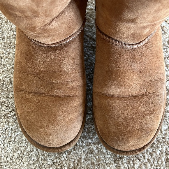 Bailey button UGGs - Picture 5 of 6